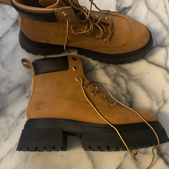 Timberland woman’s Tan Leather Boots main image 5